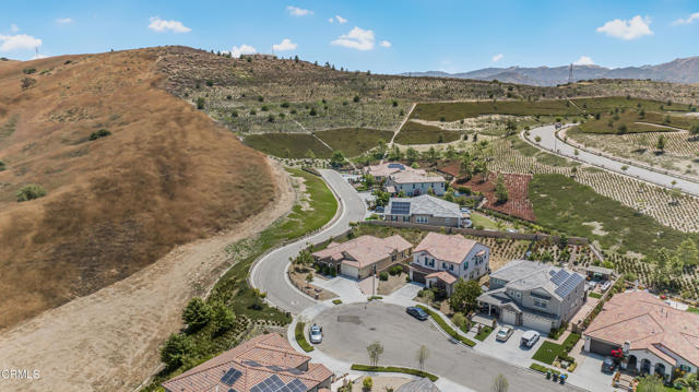 566 Purple Sage Lane, Simi Valley CA: https://media.crmls.org/mediaz/2e5a6d26-9750-4af0-a84a-efc98bc0cd93.jpg