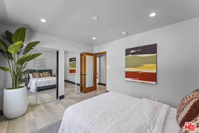 17660 Martha Street, Encino CA: https://media.crmls.org/mediaz/2e5afa61-2579-404f-9743-75912eb9ee07.jpg