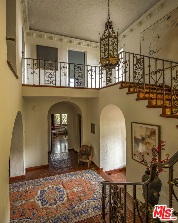 Image 16 of 44 For 5470 Los Feliz Boulevard