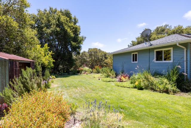 19060 Oak Heights Drive, Salinas CA: https://media.crmls.org/mediaz/2e5b5c33-b077-44de-aede-7e3d98125a5f.jpg