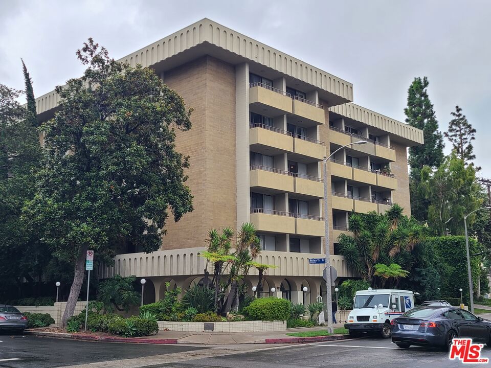 1300 Midvale Ave. #206