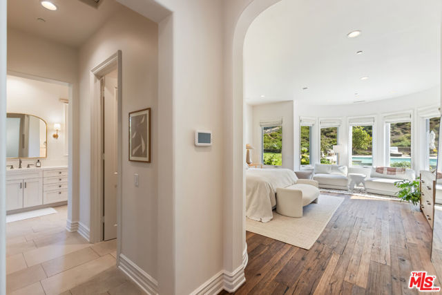 2052 Shadow Creek Drive, Agoura Hills CA: https://media.crmls.org/mediaz/2e5baa8a-8f28-45e8-ab14-fb87a474938b.jpg