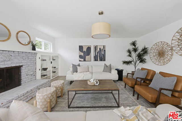 21109 Longworth Avenue, Lakewood CA: https://media.crmls.org/mediaz/2e5bc692-797a-4da6-802f-4e91a81d5f3c.jpg