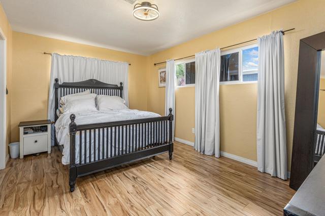 557 Oaklawn Ave, Chula Vista CA: https://media.crmls.org/mediaz/2e5bcf86-eb0b-4b5d-89d2-b06c5860685a.jpg