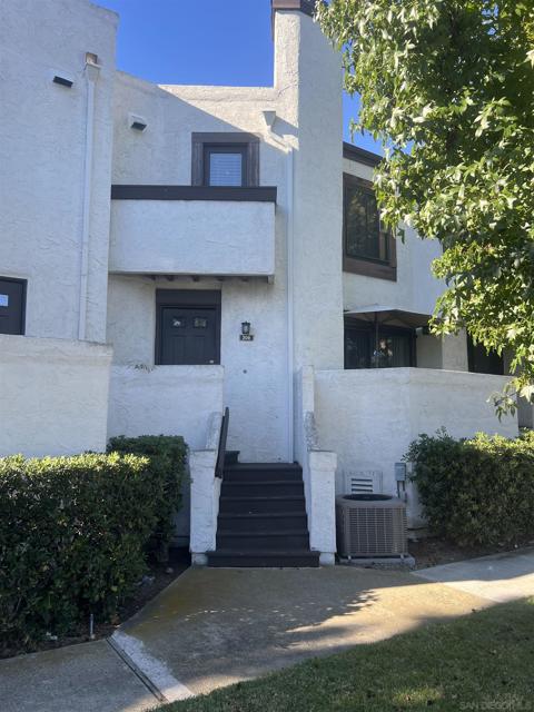 3823 Caminito Litoral, San Diego CA: https://media.crmls.org/mediaz/2e5bd9ea-1dd9-4dfd-9266-2582efaf3712.jpg