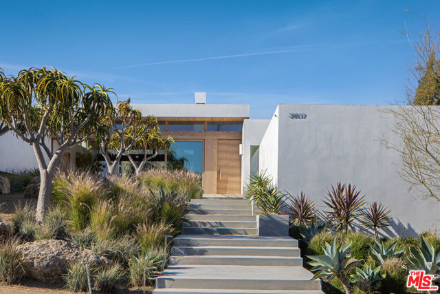 28837 Selfridge Drive, Malibu CA: https://media.crmls.org/mediaz/2e5beacf-3d3f-455b-ac30-08d51c13addf.jpg