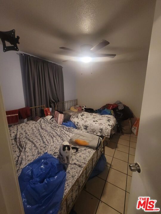 8111 S Main Street, Los Angeles CA: https://media.crmls.org/mediaz/2e5c4e95-d835-4594-8f6d-62aa4528d5f2.jpg