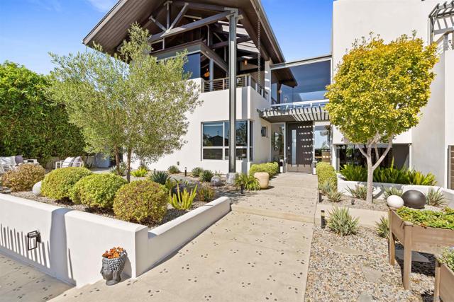 5259 Pacifica Dr, San Diego CA: https://media.crmls.org/mediaz/2e5c7bd3-1704-45bb-be4c-8117dc1143d3.jpg