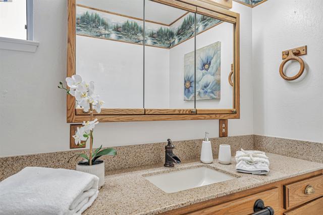 9694 Ashby way, San Ramon CA: https://media.crmls.org/mediaz/2e5cfb36-befe-4886-b684-27b21683a281.jpg