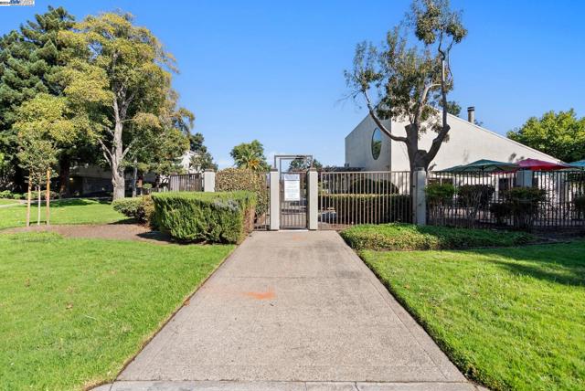 Image 15 of 16 For 25930 Kay Ave  301