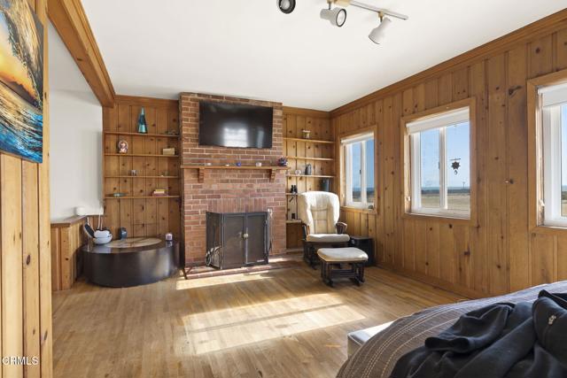 3025 Ocean Drive, Oxnard CA: https://media.crmls.org/mediaz/2e5fb9ca-e58d-4265-8c07-e8b527101ed0.jpg