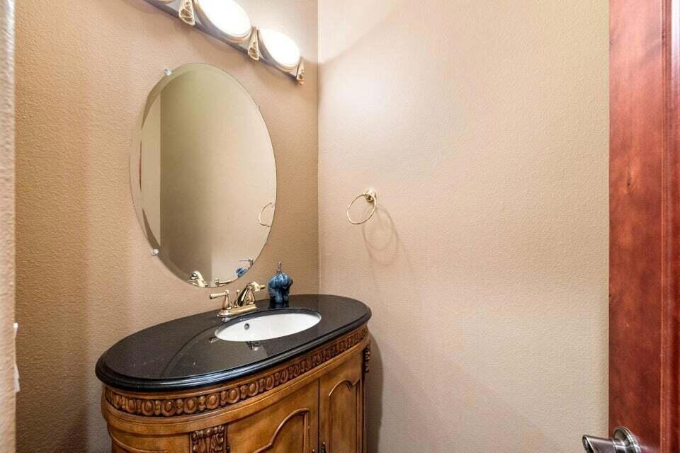 https://media.crmls.org/mediaz/2e601907-7cb7-455a-89ef-dfc713078680.jpg?preset=X-Large