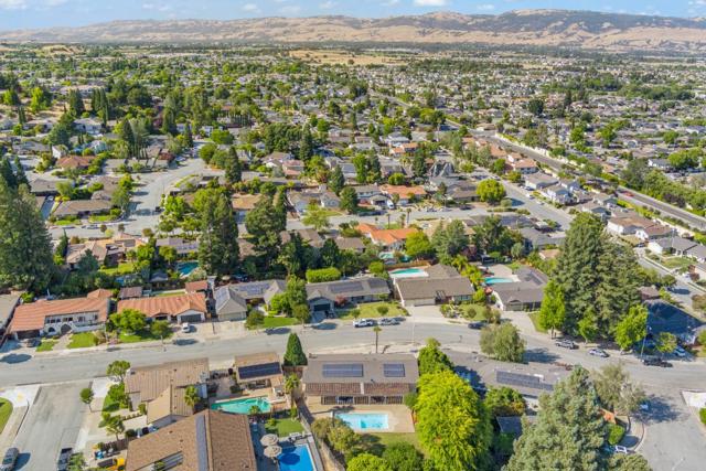 1590 El Dorado Drive, Gilroy CA: https://media.crmls.org/mediaz/2e608a0f-4e39-4bf7-a4a1-b63c9a6ae621.jpg