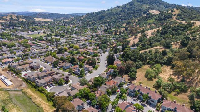 17992 Hillwood Lane, Morgan Hill CA: https://media.crmls.org/mediaz/2e60cf36-ab9a-47f1-b838-0864faefe67c.jpg