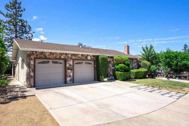 17541756 Plaza Court, Mountain View CA: https://media.crmls.org/mediaz/2e613bf6-7615-4819-8131-af832649a860.jpg