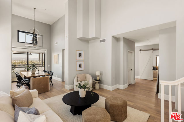 6592 Kentwood Bluffs Drive, Los Angeles CA: https://media.crmls.org/mediaz/2e6146dd-801e-4373-995b-09d88b5ced61.jpg