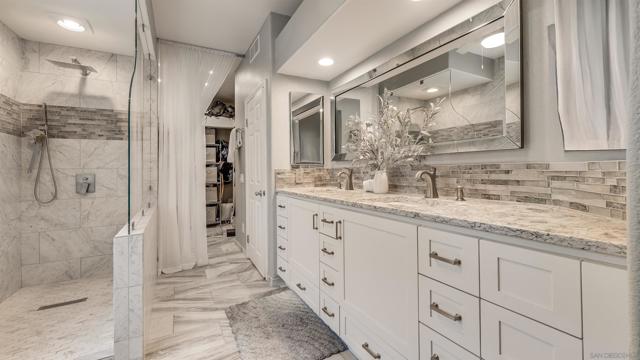 2352 Rock Crest Gln, Escondido CA: https://media.crmls.org/mediaz/2e6155a2-a326-46d8-b1a4-e7f8e15d66ea.jpg