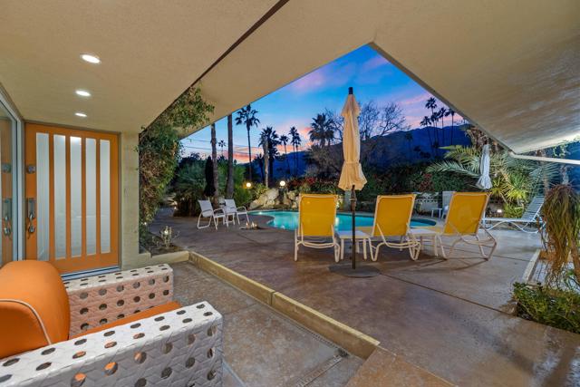 1223 E San Lorenzo Road, Palm Springs CA: https://media.crmls.org/mediaz/2e61858a-3b57-440a-a52f-e03e89291a16.jpg