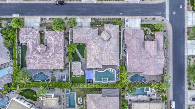 81107 Carefree Drive, Indio CA: https://media.crmls.org/mediaz/2e625a74-96d1-4b4a-9aa4-8e139680843c.jpg