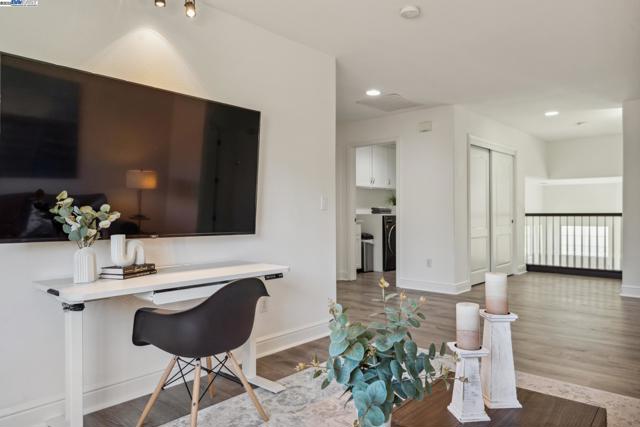 418 Golf Ct, Walnut Creek CA: https://media.crmls.org/mediaz/2e6293da-9e0c-4957-b1e0-a1c7cb0d2063.jpg