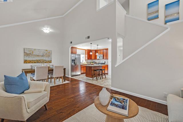 5487 Treeflower Dr, Livermore CA: https://media.crmls.org/mediaz/2e62b9c6-cecc-4c95-855f-aca44d9fc52e.jpg