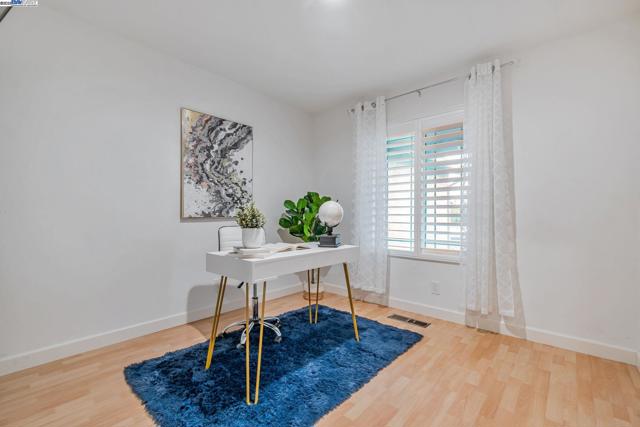 2716 Killdeer Ct, Union City CA: https://media.crmls.org/mediaz/2e630ac7-b263-4e9c-ba6a-4fb240ba671a.jpg