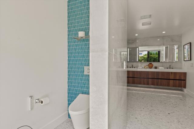 2290 S Yosemite Drive, Palm Springs CA: https://media.crmls.org/mediaz/2e63908c-1c37-4f68-83c3-0d85abdb1dba.jpg
