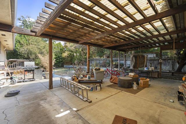 15 Carol Anns Court, Hollister CA: https://media.crmls.org/mediaz/2e63cfda-51b8-483d-9f45-d945b28cda4e.jpg
