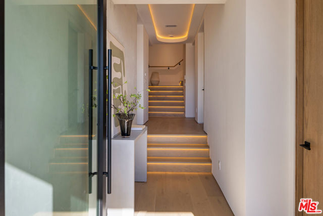 1525 Marlay Drive, Los Angeles CA: https://media.crmls.org/mediaz/2e63fa4f-7804-46fb-9a06-60b433d6f6a9.jpg