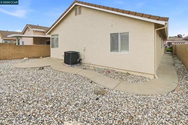 443 Mandarin Cir, Vacaville CA: https://media.crmls.org/mediaz/2e642298-84f9-40a0-99ee-b2fdfc2c3cd3.jpg