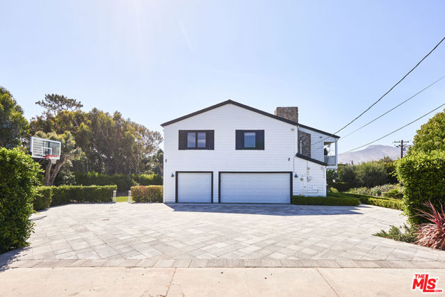 30362 Morning View Drive, Malibu CA: https://media.crmls.org/mediaz/2e64b098-6d35-481a-abae-4ac583650d29.jpg