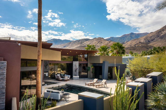 335 Patel Place, Palm Springs CA: https://media.crmls.org/mediaz/2e64c4e2-f782-4c9e-8345-1616399e3db3.jpg