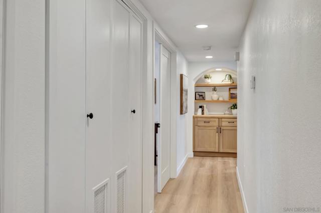 12880 Circulo Dardo, San Diego CA: https://media.crmls.org/mediaz/2e651707-8bc1-4d6f-b693-7bfe91229793.jpg