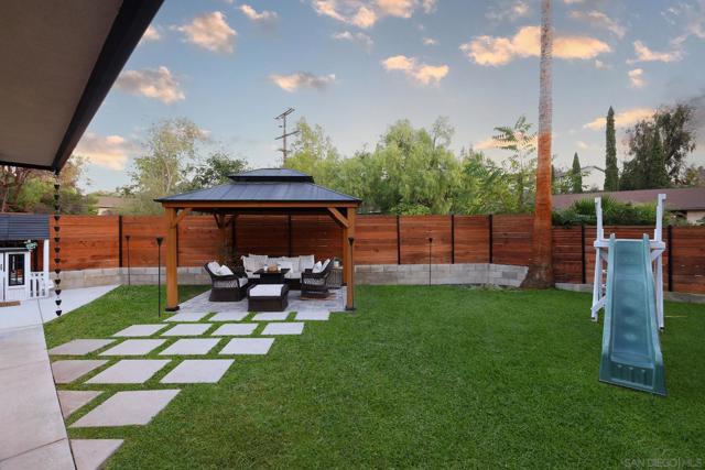 1686 88 Gecko Road, Vista CA: https://media.crmls.org/mediaz/2e654240-bc76-442c-89ee-a689074bc915.jpg