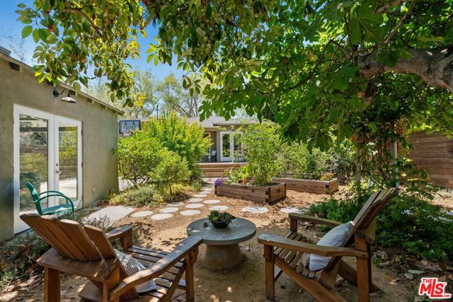 4148 Mentone Avenue, Culver City CA: https://media.crmls.org/mediaz/2e6558df-8fc9-44c9-9075-026cb0222734.jpg