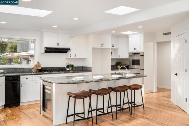 231 Orchard Rd, Orinda CA: https://media.crmls.org/mediaz/2e658e46-b26a-47d4-8e3e-667b3702aaf7.jpg