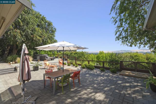 68 Terrace Rd, Walnut Creek CA: https://media.crmls.org/mediaz/2e660808-4c06-409b-a904-0679b30ae37a.jpg