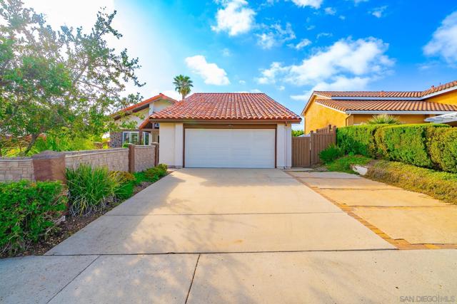 6433 La Paloma Street, Carlsbad CA: https://media.crmls.org/mediaz/2e662c31-a2f7-433f-93e1-a184b6d778f8.jpg