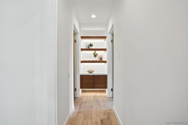 222 Quince St, San Diego CA: https://media.crmls.org/mediaz/2e66523e-9c51-4ae3-bb55-ea06e263d4d1.jpg