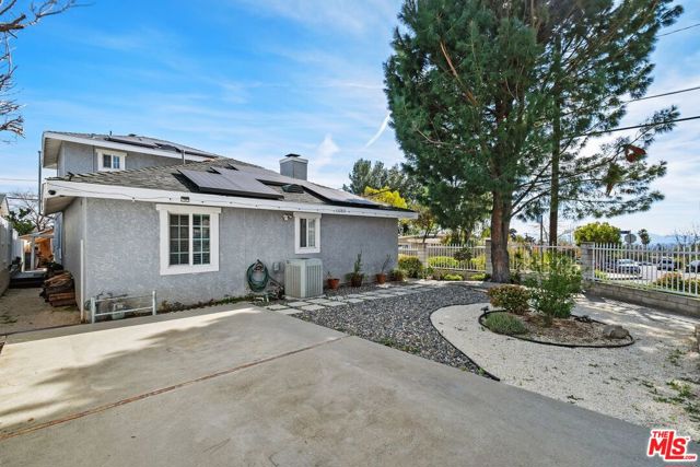 13280 Raven Street, Sylmar CA: https://media.crmls.org/mediaz/2e66a51b-e056-49e8-be40-10e6a86f48d8.jpg