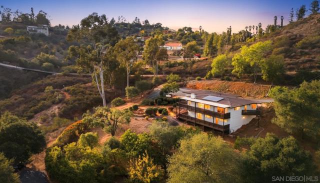 863 Via Rancho Pkwy, Escondido CA: https://media.crmls.org/mediaz/2e66c246-685c-438d-ad82-96e8ed6596d6.jpg