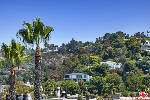 171 N Church Lane, Los Angeles CA: https://media.crmls.org/mediaz/2e66c2dc-02de-44f3-99ec-059f8a5edfa1.jpg