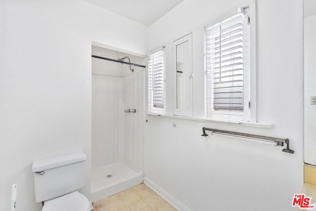 1507 14th Street, Santa Monica CA: https://media.crmls.org/mediaz/2e66c880-f3c6-4ffc-99e5-10be76e9cbcc.jpg