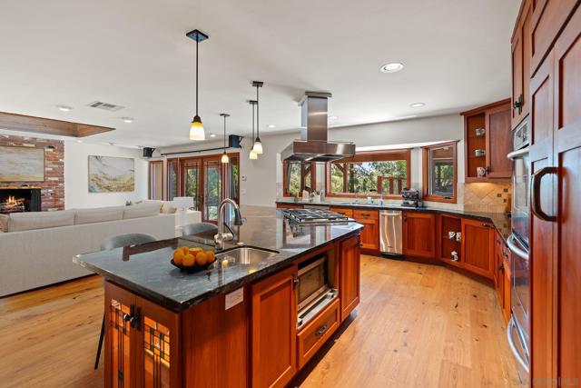 17758 Del Paso Drive, Poway CA: https://media.crmls.org/mediaz/2e6751f2-6d42-42c5-93f3-a080b3ba4e12.jpg