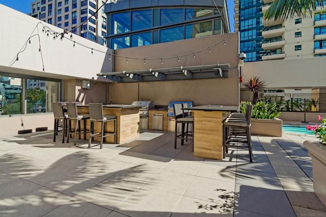 550 Front St, San Diego CA: https://media.crmls.org/mediaz/2e67c752-5fb4-465c-92bd-ffbe2e735f4d.jpg