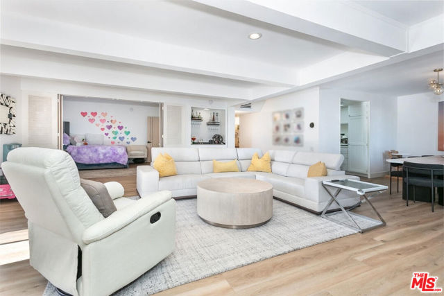 Drew Fenton | 2385 Roscomare Road Los Angeles CA | MLS: 7556899