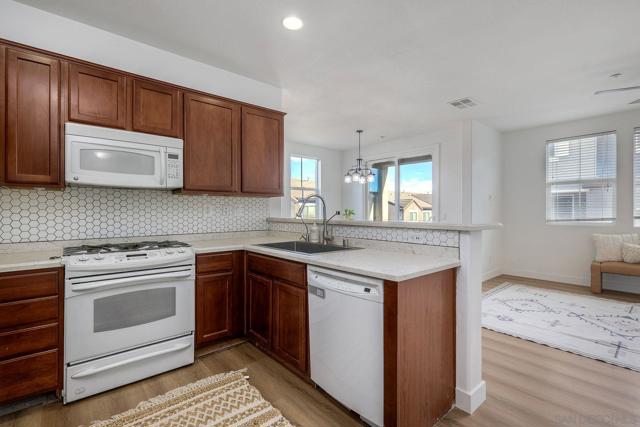 1801 Clare Ln, San Diego CA: https://media.crmls.org/mediaz/2e67d6ea-8f74-4a0e-a5df-e2fedfa30750.jpg