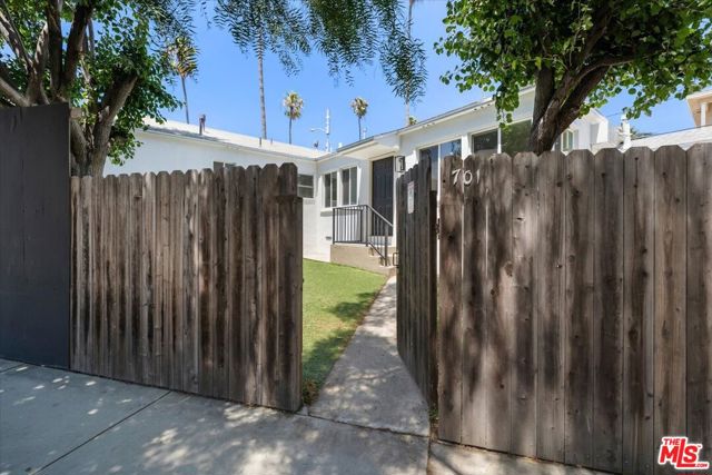 701 Oxford Avenue, Marina del Rey CA: https://media.crmls.org/mediaz/2e6818a2-2d44-49b6-b6e3-b8520655cfd1.jpg
