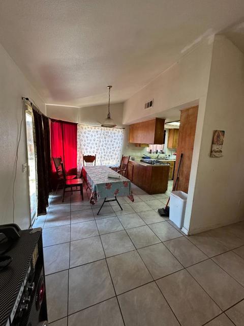 125 N Martin Street, Porterville CA: https://media.crmls.org/mediaz/2e683f66-616f-4447-bc3b-c9f58e739768.jpg