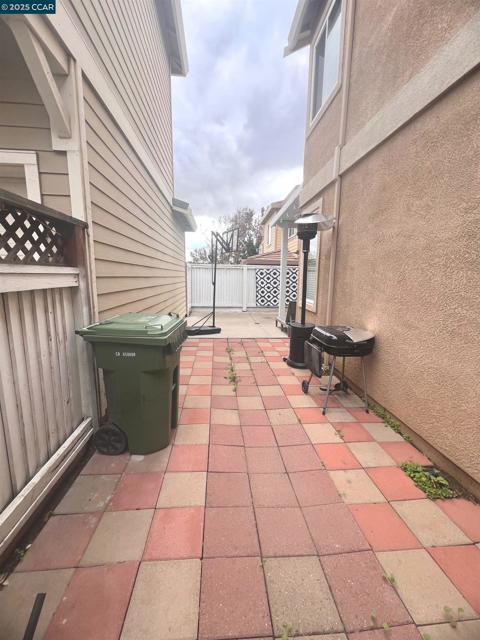 430 Chestnut Street, Brentwood CA: https://media.crmls.org/mediaz/2e686bdb-3bb3-4e3e-aae3-2a5146200193.jpg